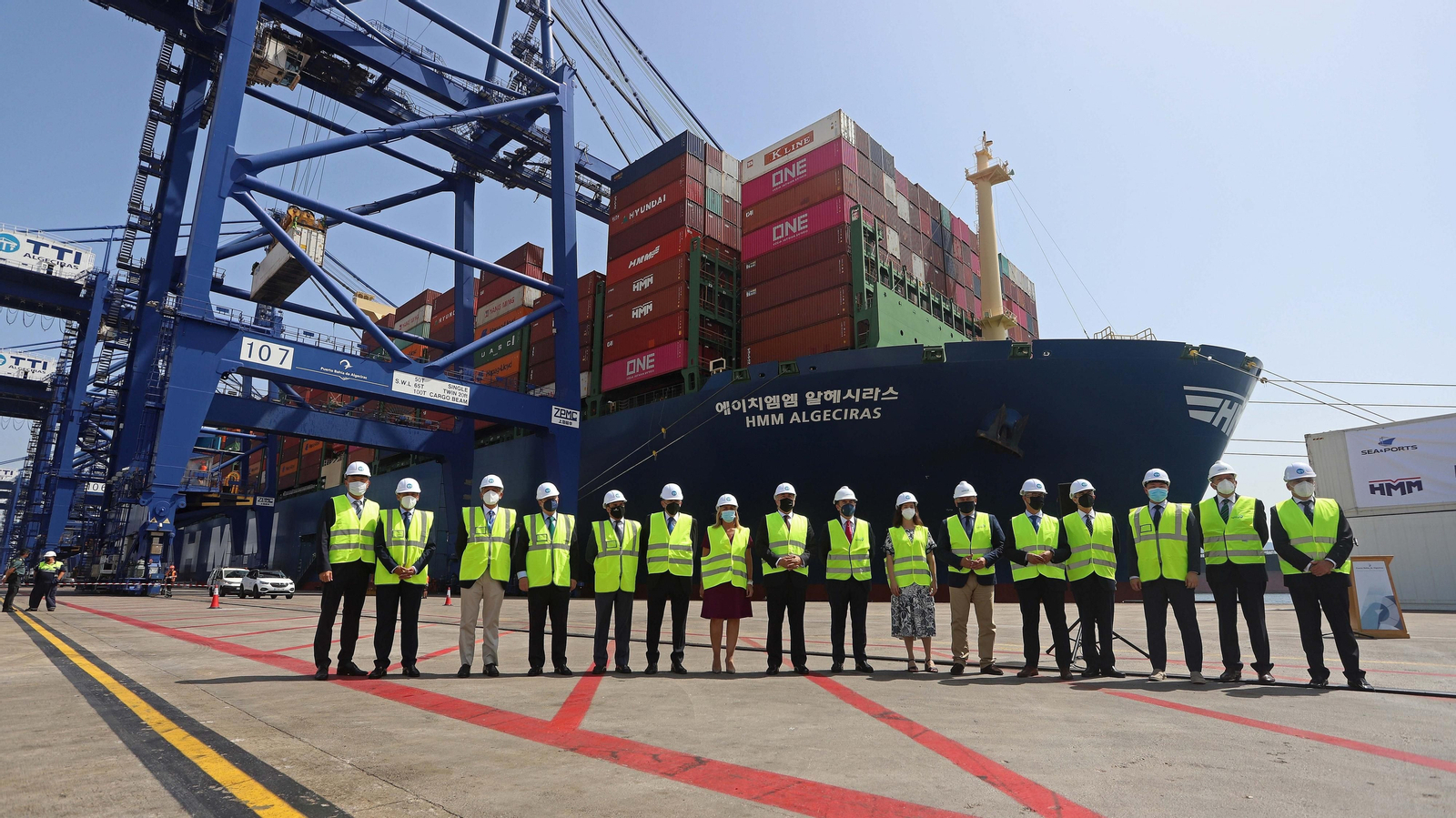 Fotos de la llegada del HMM Algeciras a TTIA