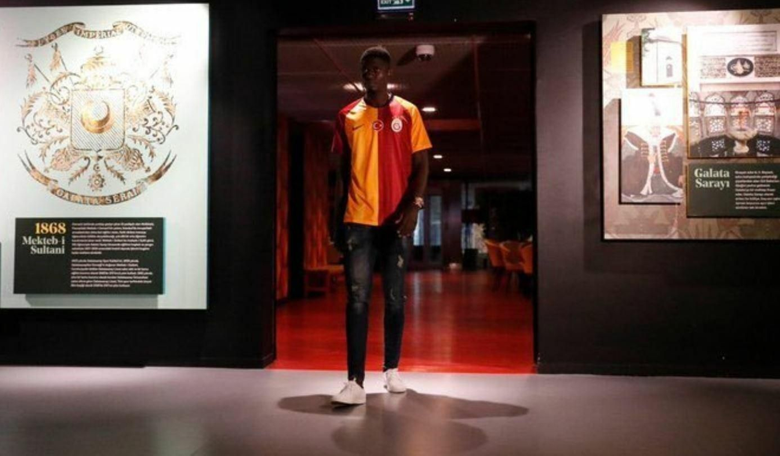 Ozornwafor, con la camiseta del Galatasaray.