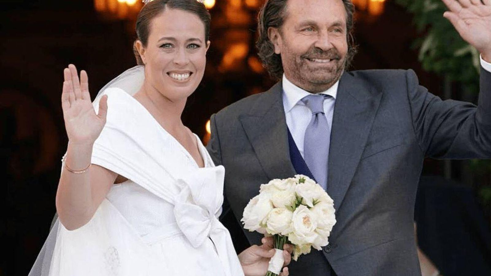 La novia, a su llegada a la iglesia. La novia, a su llegada a la iglesia.