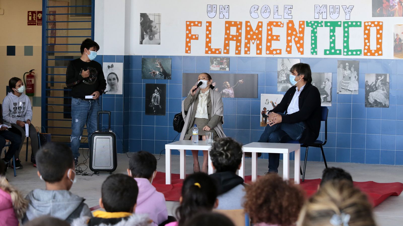 Angelita Gómez visita por el día del flamenco el colegio San Juan de Dios