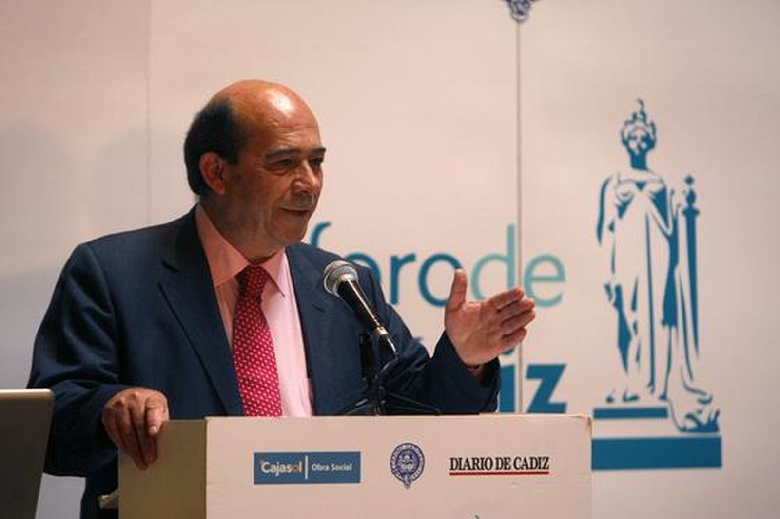 Rafael Barra fue el encargado de presentar al conferenciante.

Foto: Jose Braza