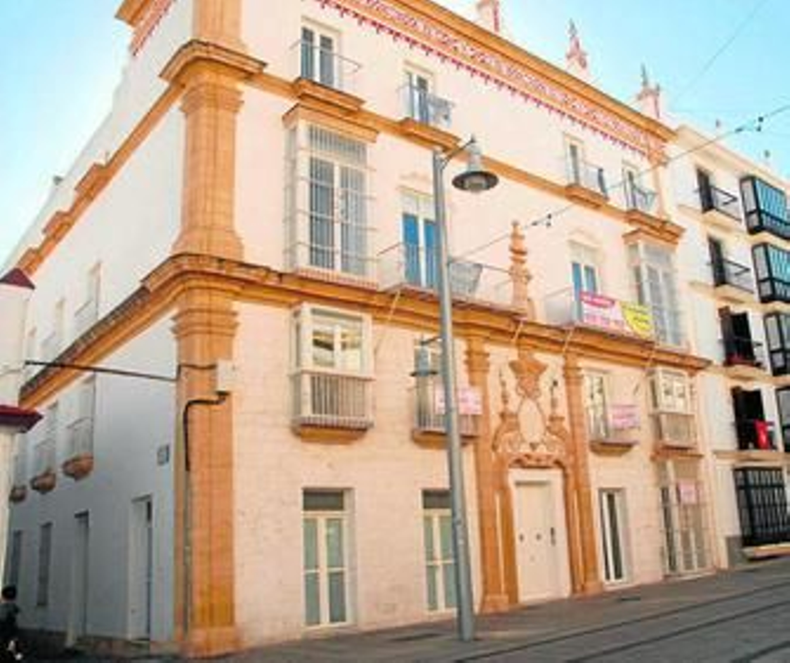 Inmueble situado en el número 31 de la calle Real, que se baraja como futura sede judicial de la ciudad.