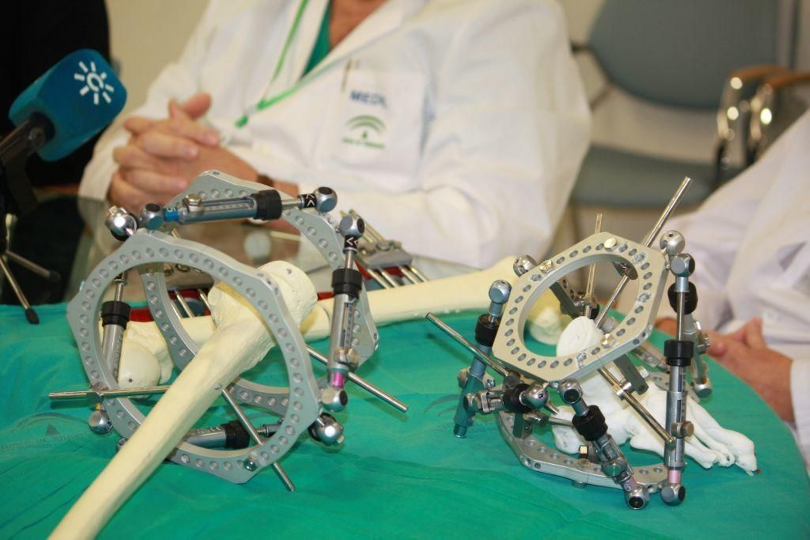 Los aparatos que se colocan a los pacientes.