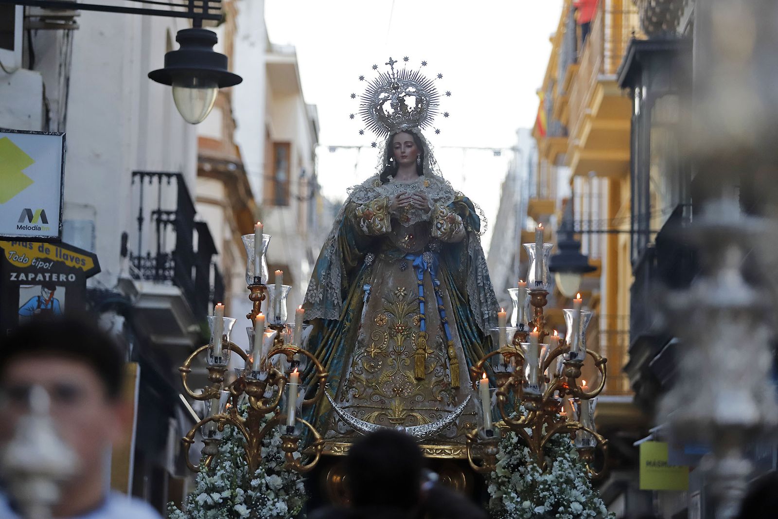 Imágenes de la procesión de la Purísima Concepción por las calles del el centro