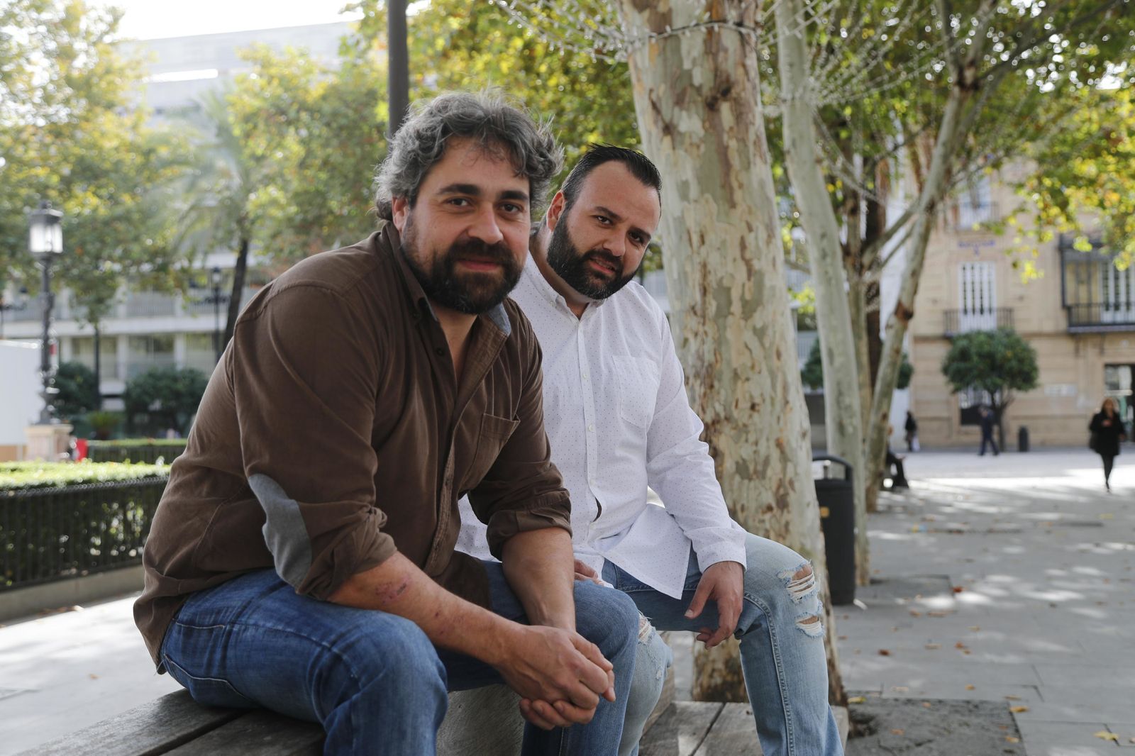Enrique de la Casa y Rafael Fajardo, promotores de Flamenco en los Países Bajos, en la Plaza Nueva. Nueva.
