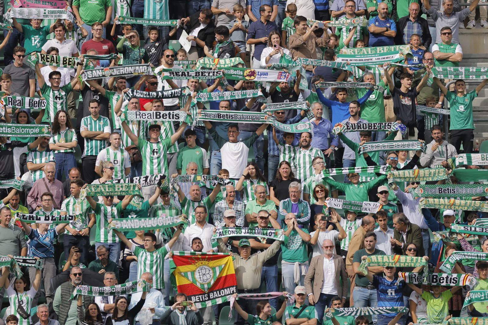 Búscate en las fotos del Betis-Osasuna