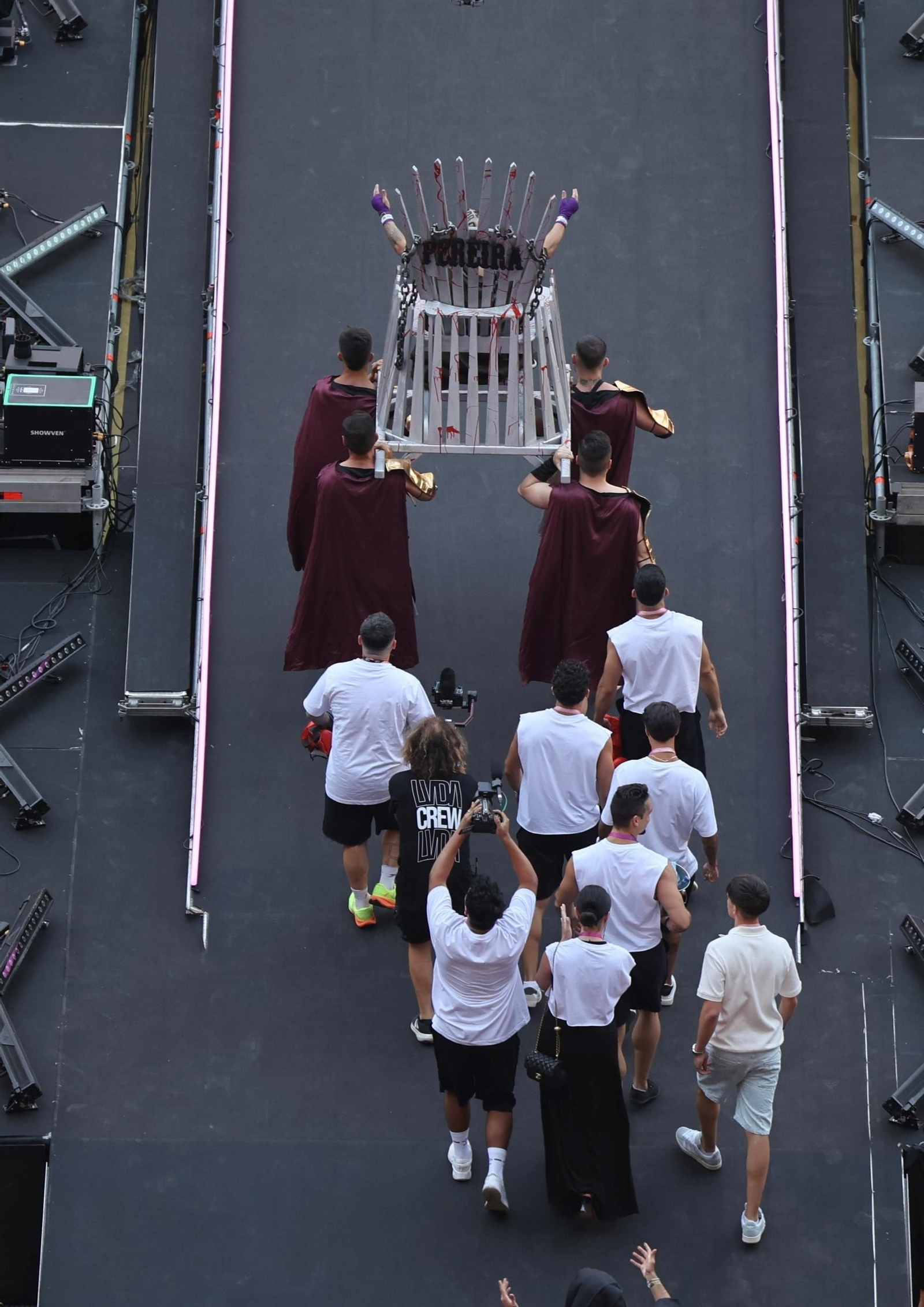 Las imágenes del lleno en el estado de la Cartuja por la Velada del Año 5