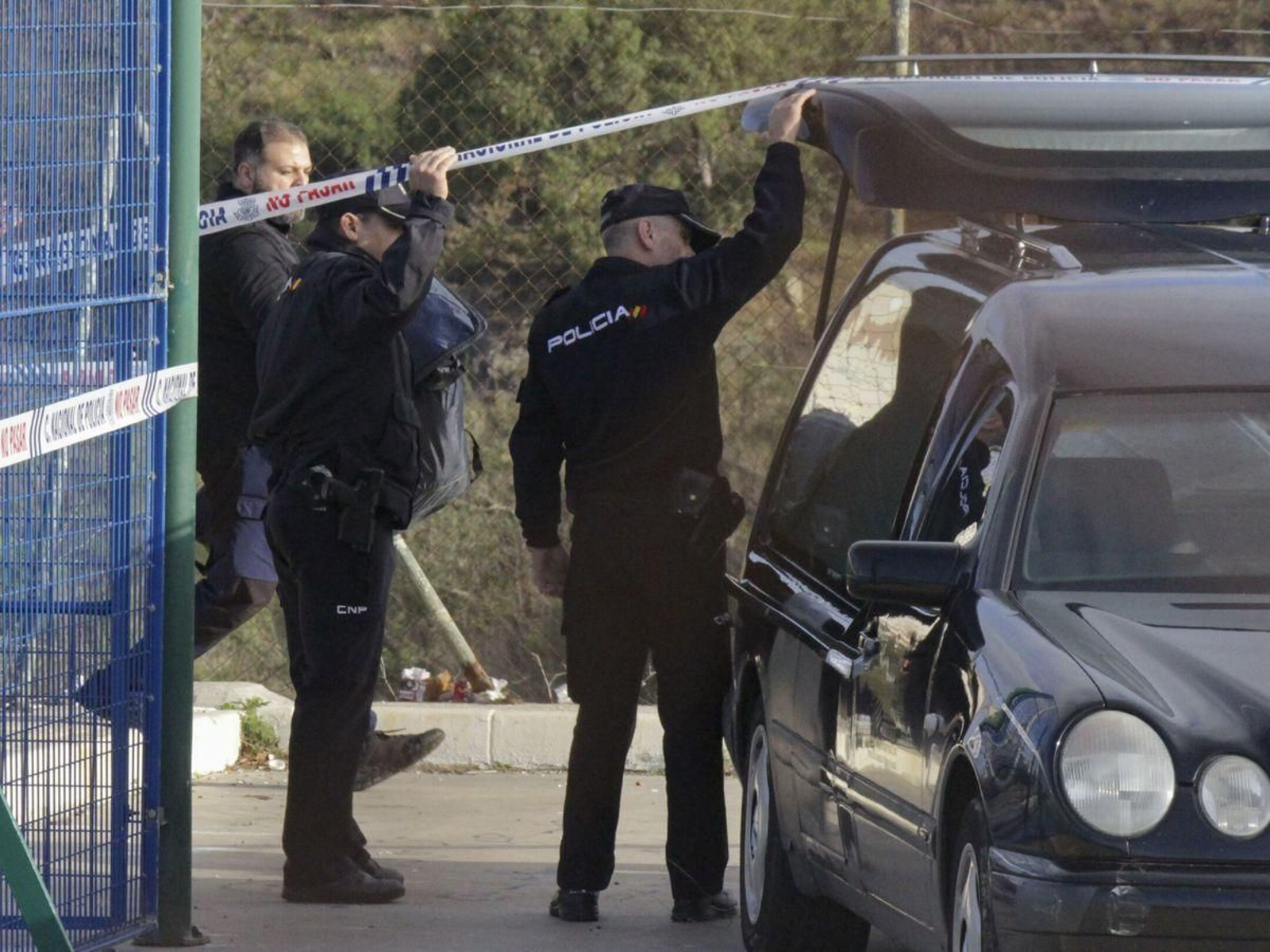 La Policía Nacional de Ceuta en el lugar donde se ha hallado el cadáver