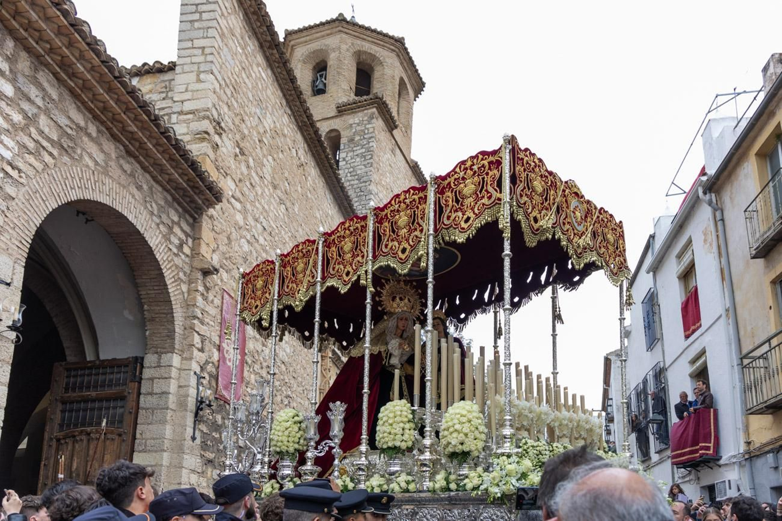 La temida lluvia impide el desarrollo normal de este Martes Santo