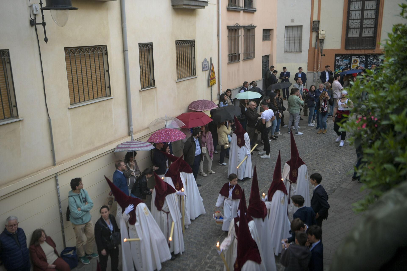 Así vivió el Realejo el nuevo recorrido de la Hermandad de las Maravillas