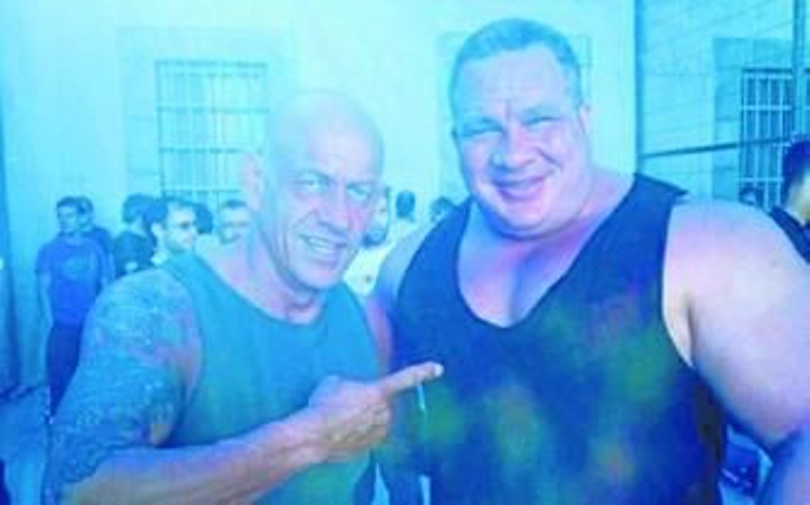 El Porrúo, junto a Kiko Matamoros, en una pausa de la filmación de 'Torrente 4'.