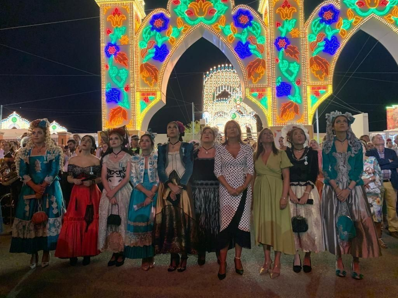Damas goyescas junto a la alcaldesa en la inauguración del alumbrado del recinto ferial de Ronda. Damas goyescas junto a la alcaldesa en la inauguración del alumbrado del recinto ferial de Ronda.