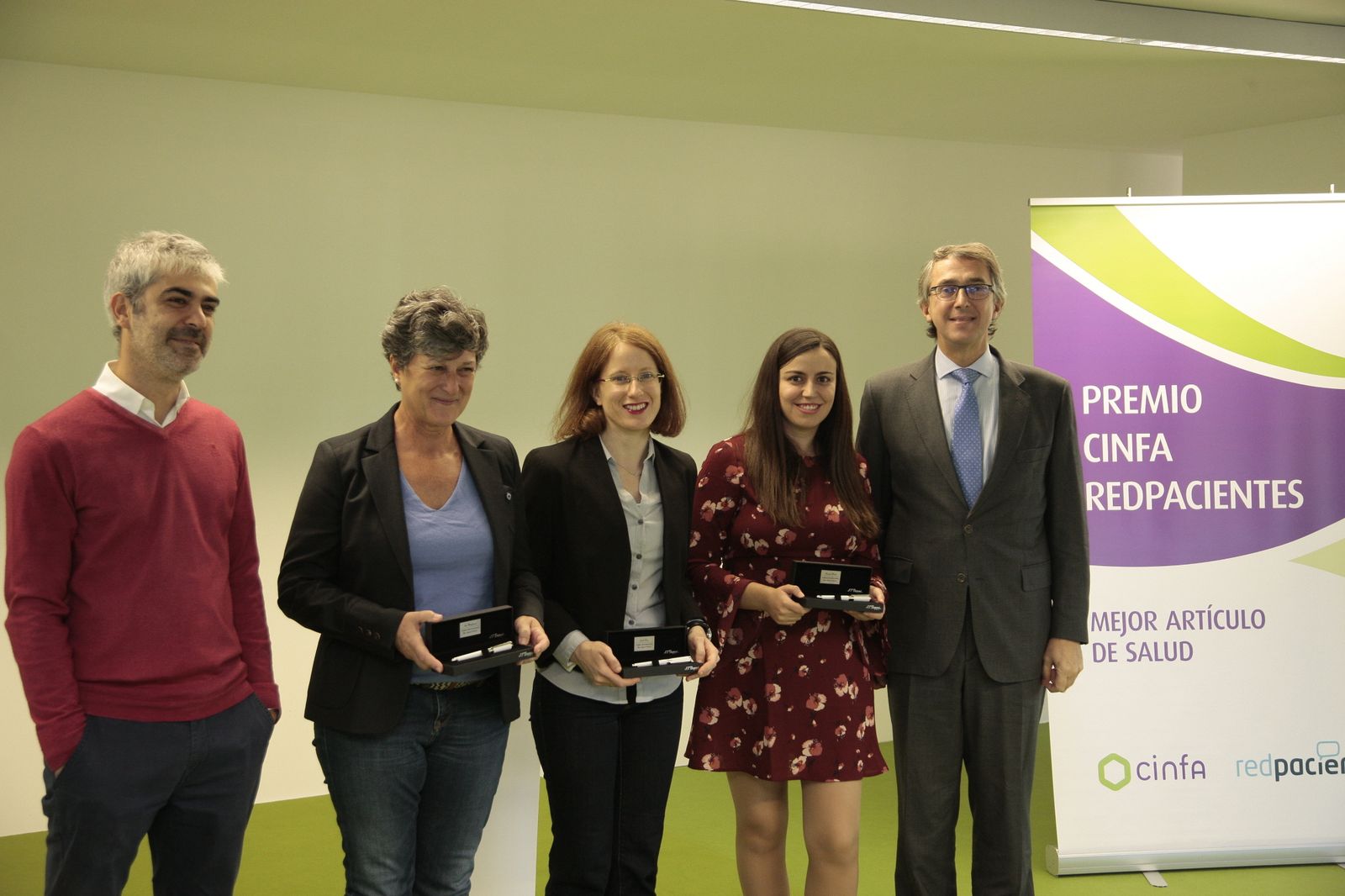 Sergio Brihuega, Ana Macpherson, Gisela Pérez, Azucena Martín y Enrique Ordieres en la entrega de los premios RedPacientes.