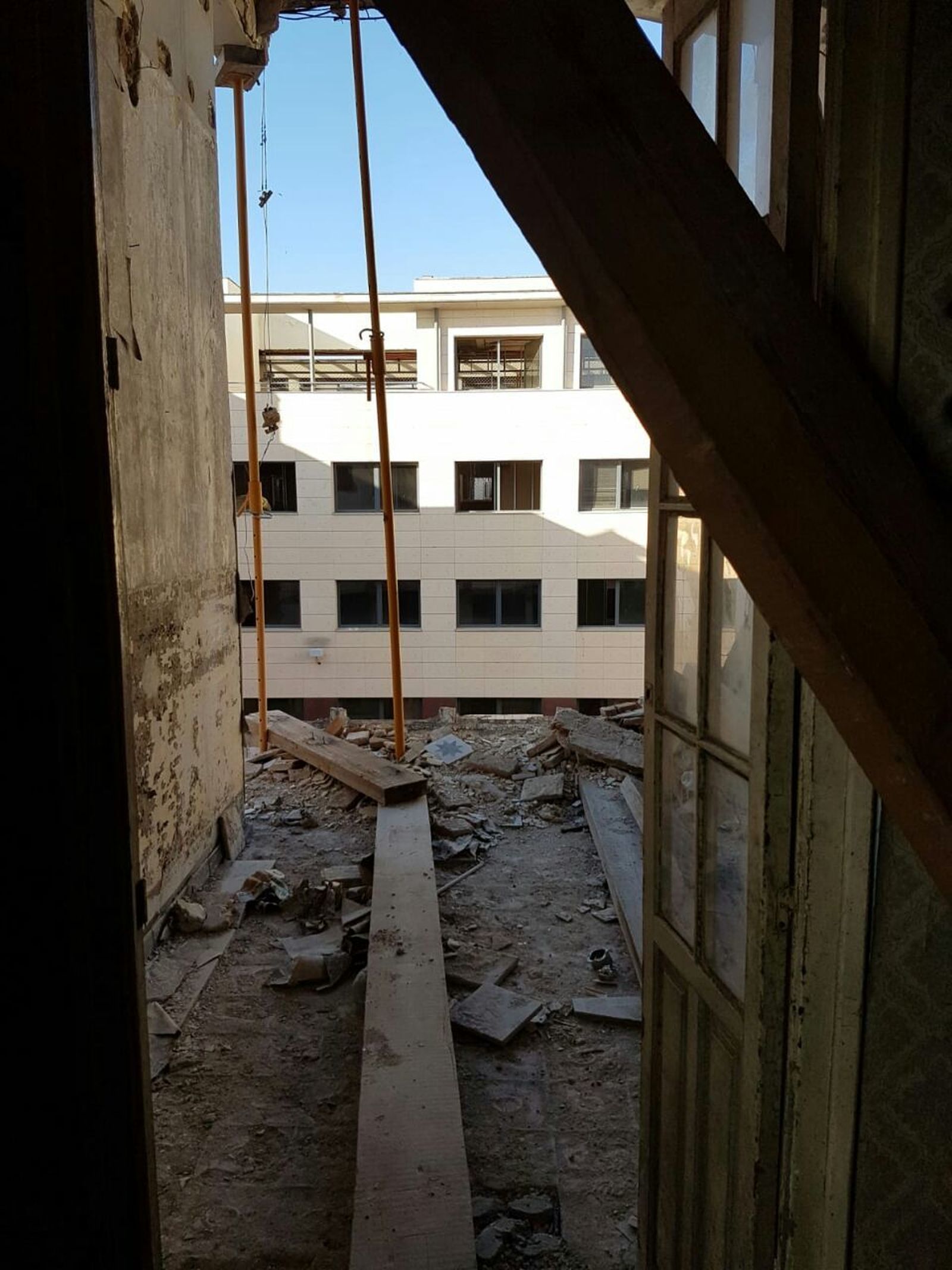 El estado del edificio desalojado en Fray Isidoro