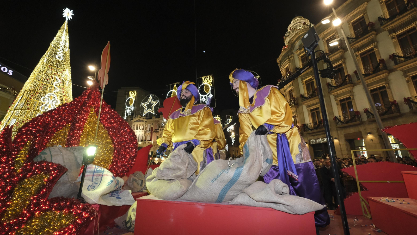 Imágenes de la Cabalgata de los Reyes Magos en Almería