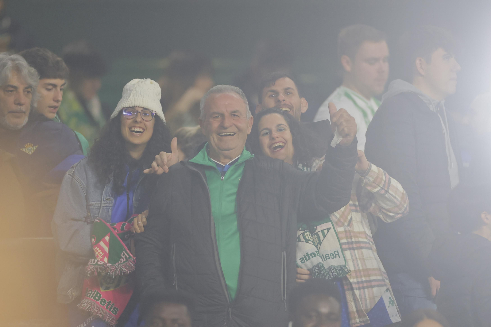 Búscate en las fotos del Betis-Las Palmas