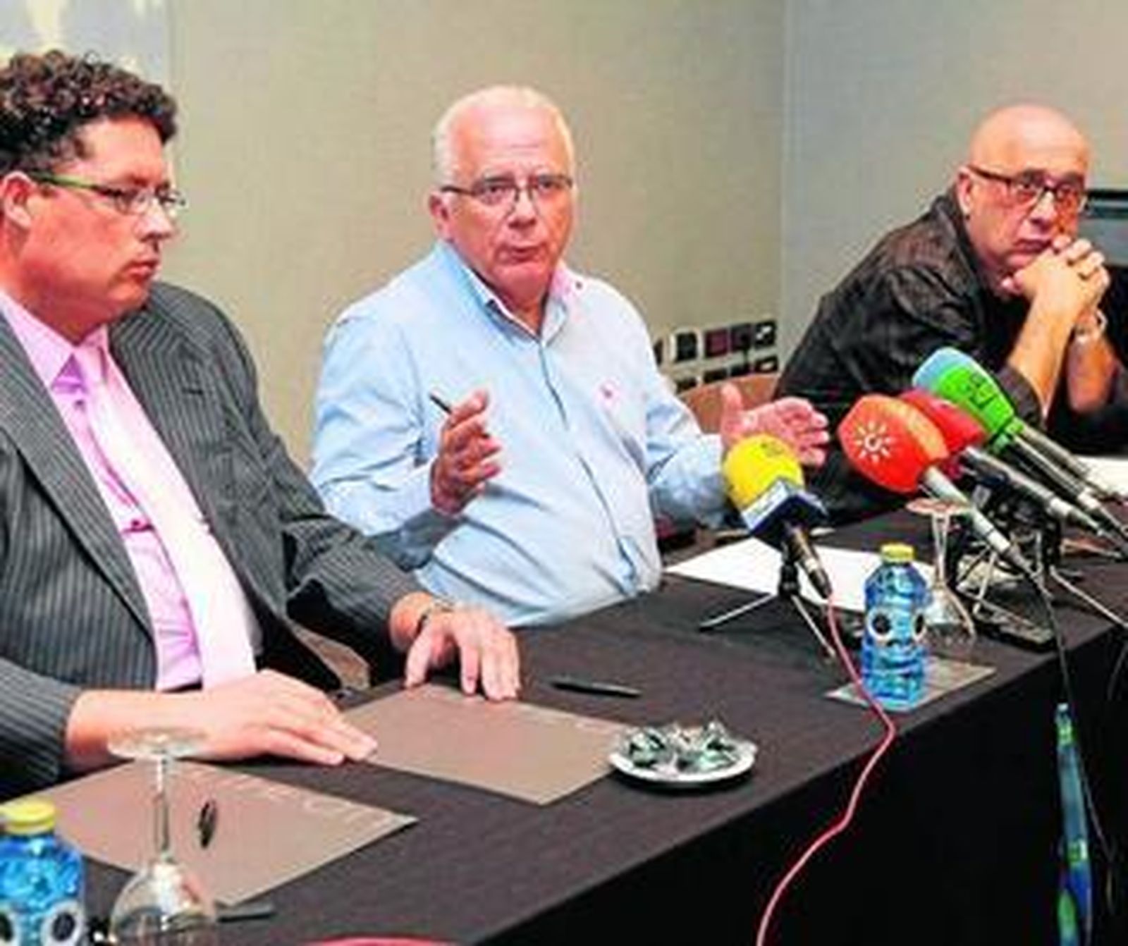 Francisco Alcalá, de Quick Investment; Leopoldo Gutiérrez y Antonio López.