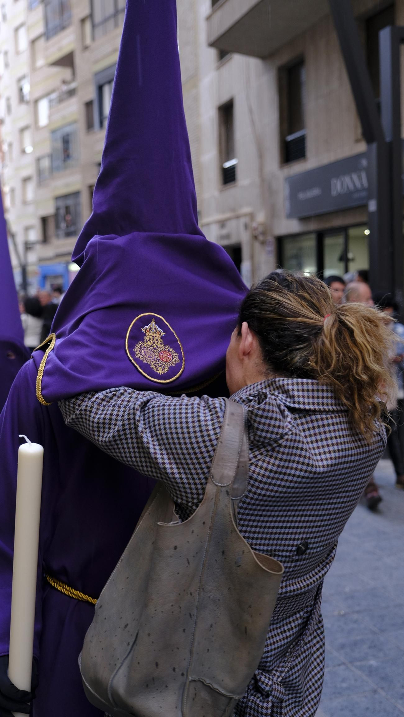 Pasión vuelve a su Iglesia de Santa Teresa azotada por la lluvia