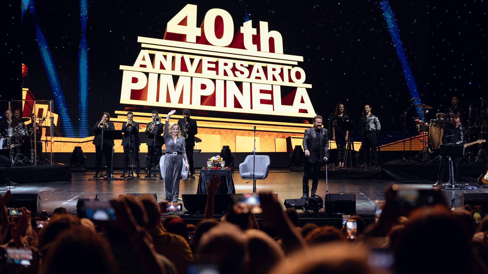Pimpinela celebra sus 40 años de carrera musical. Pimpinela celebra sus 40 años de carrera musical.