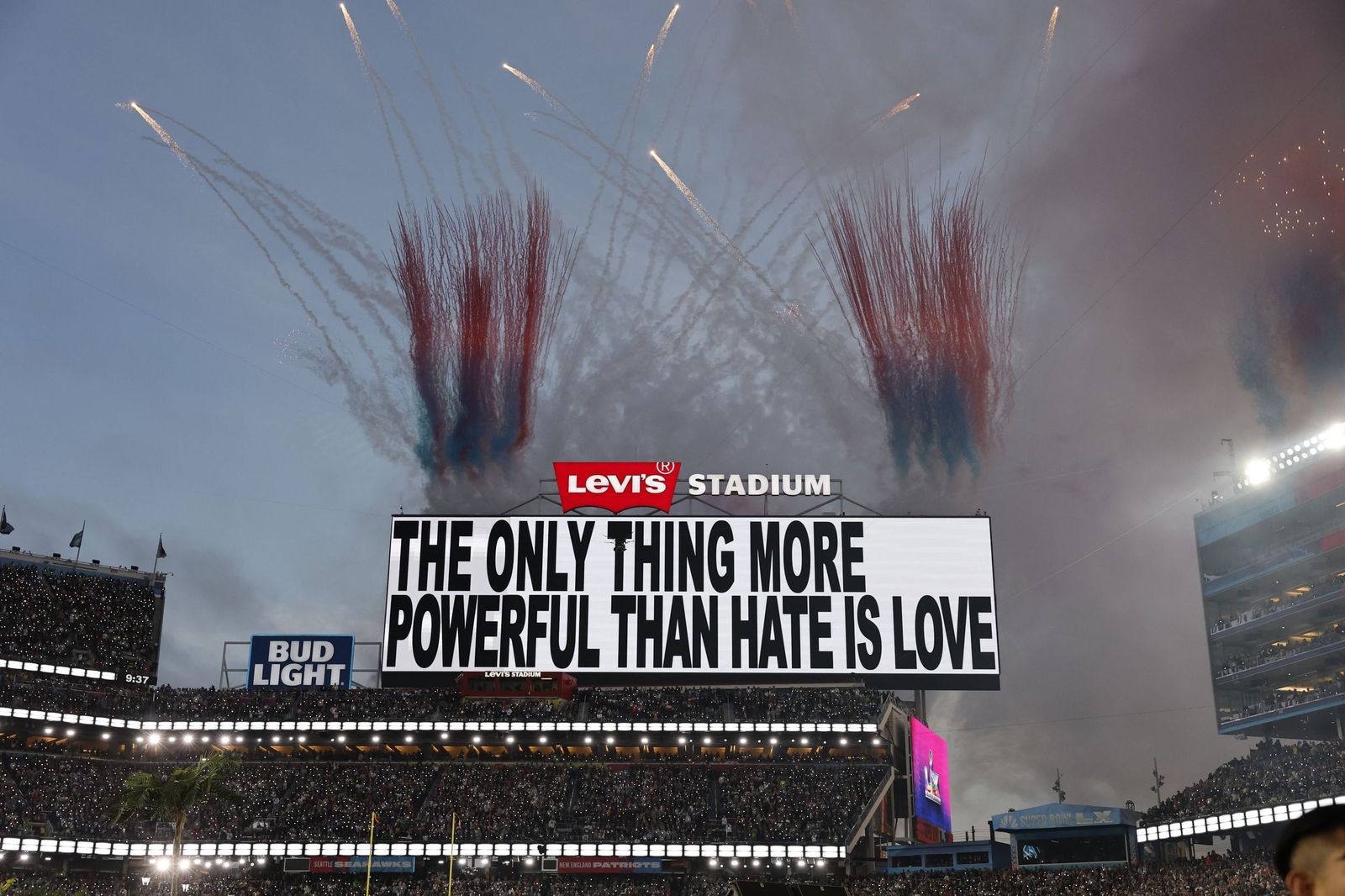 Las mejores fotos de la Super Bowl con la actuación de Bad Bunny