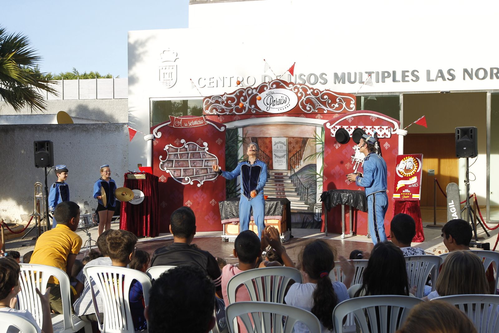 Fotogalería Festival de Teatro de El Ejido. Obra "A Su Servicio". Las Norias
