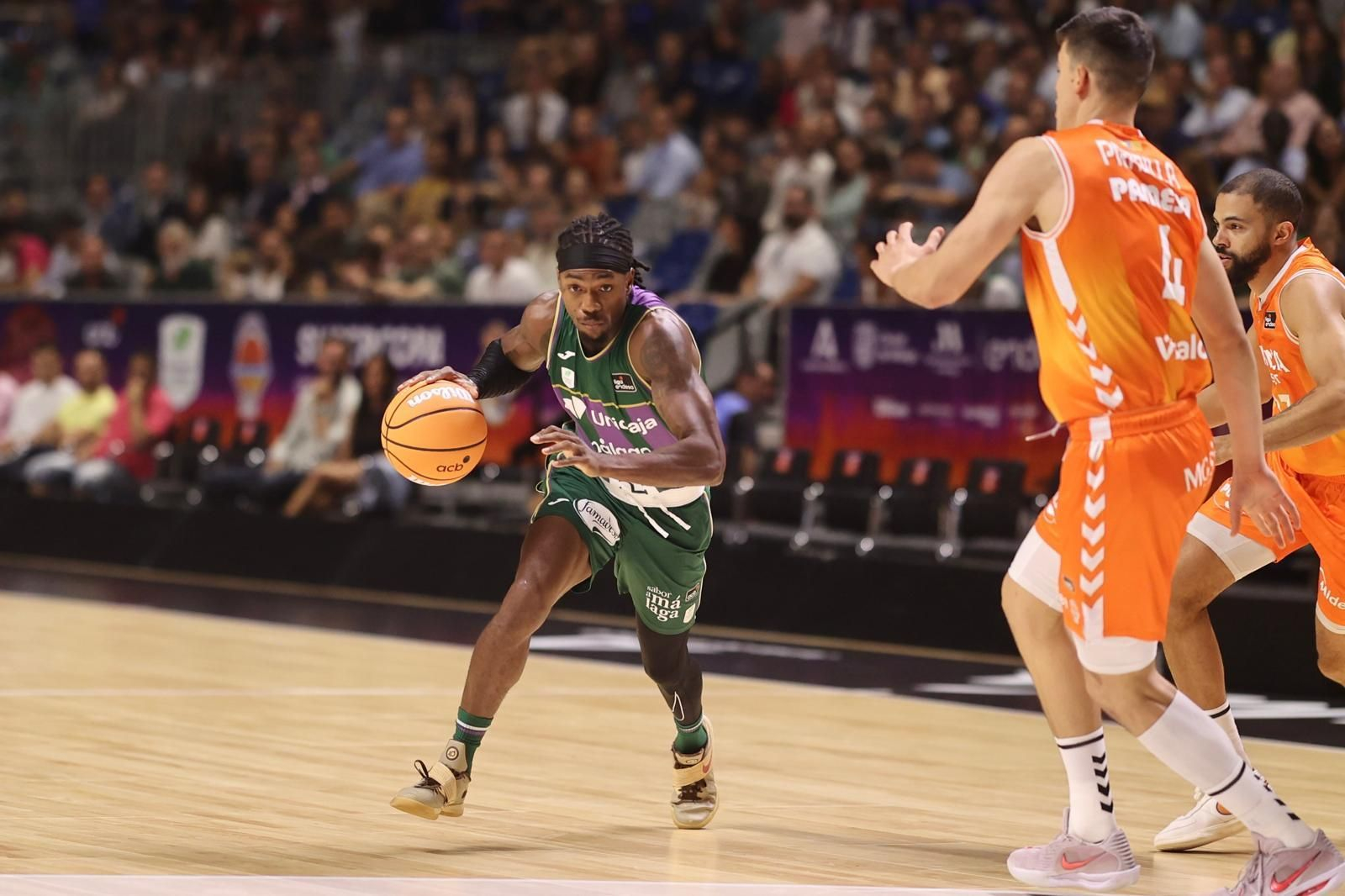 El Unicaja - Valencia Basket de la Supercopa, en fotos