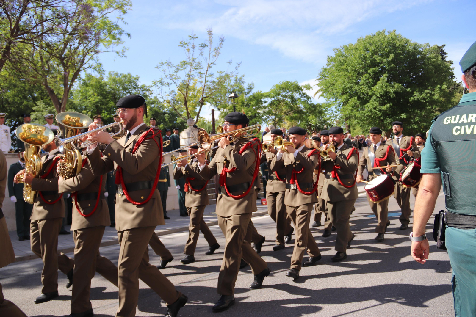 El gran desfile de la Guardia Civil en Montilla, en imágenes