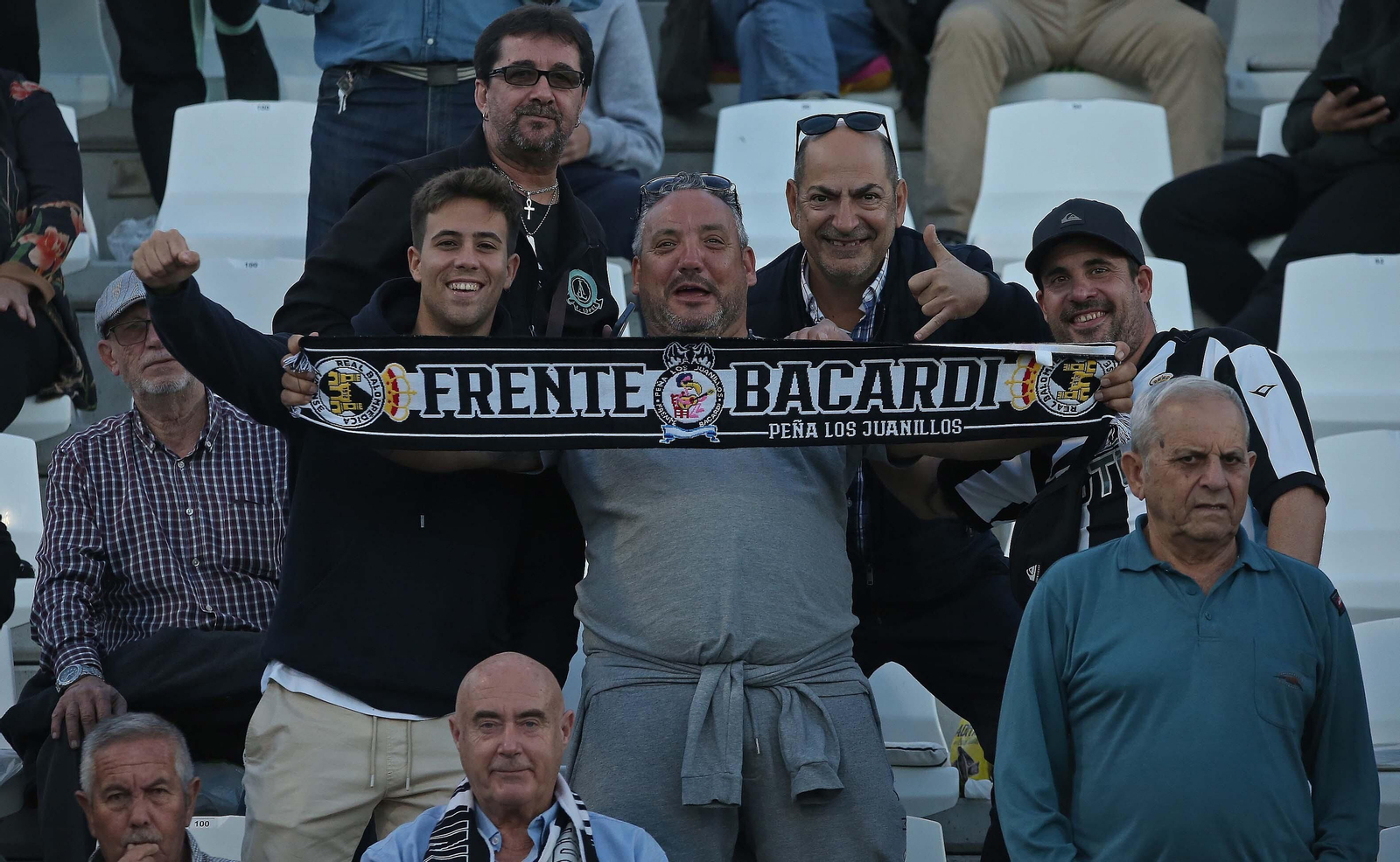 Búscate durante el Balona - Sevilla Atlético en el Ciudad de La Línea