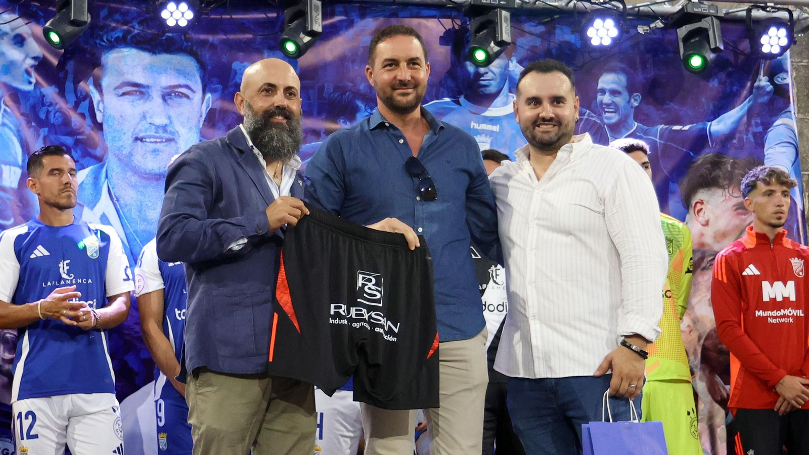 Imágenes de la presentación de las camisetas del Xerez CD