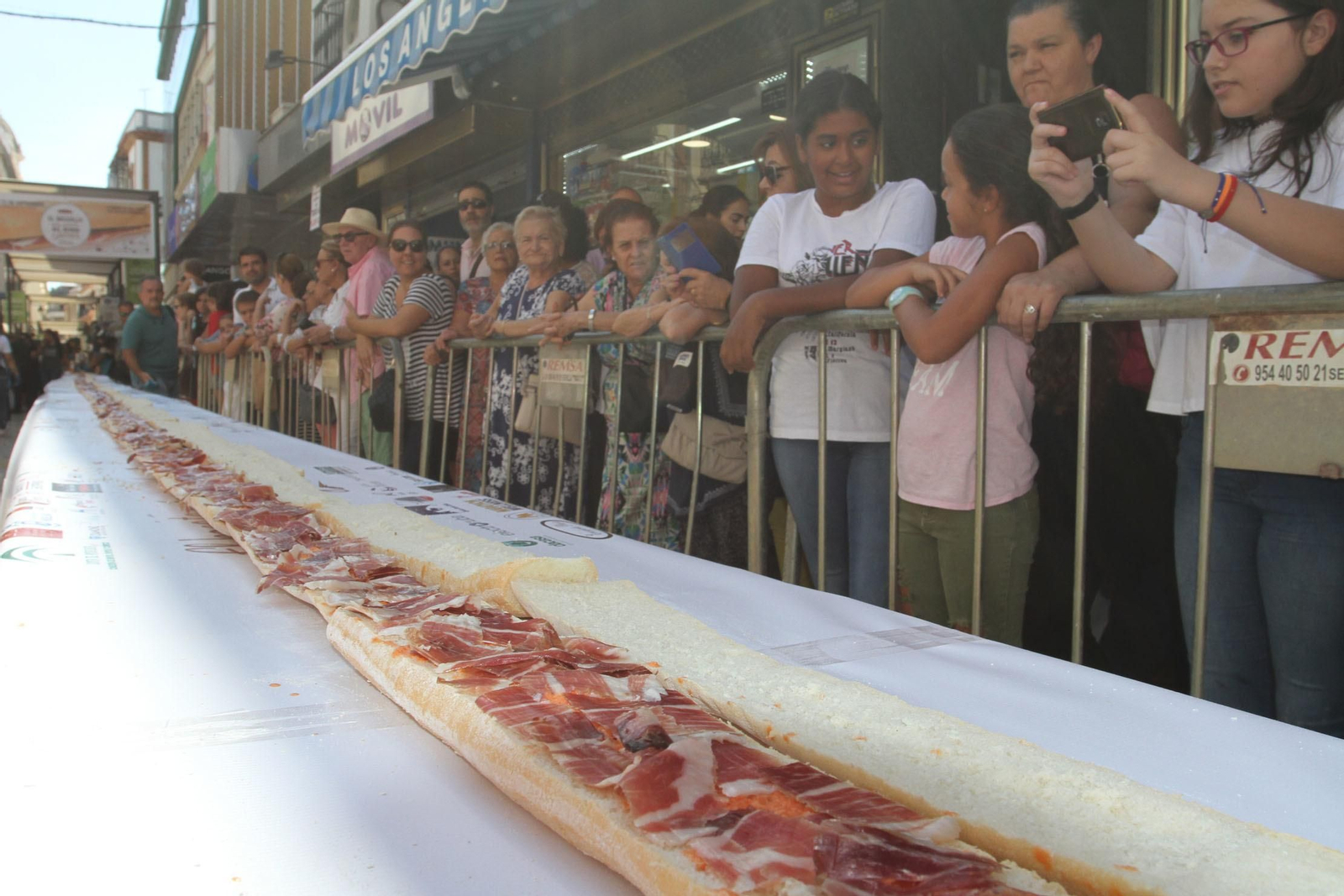 Record Guinnes del bocadillo de jamón mas grande del mundo, en Huelva