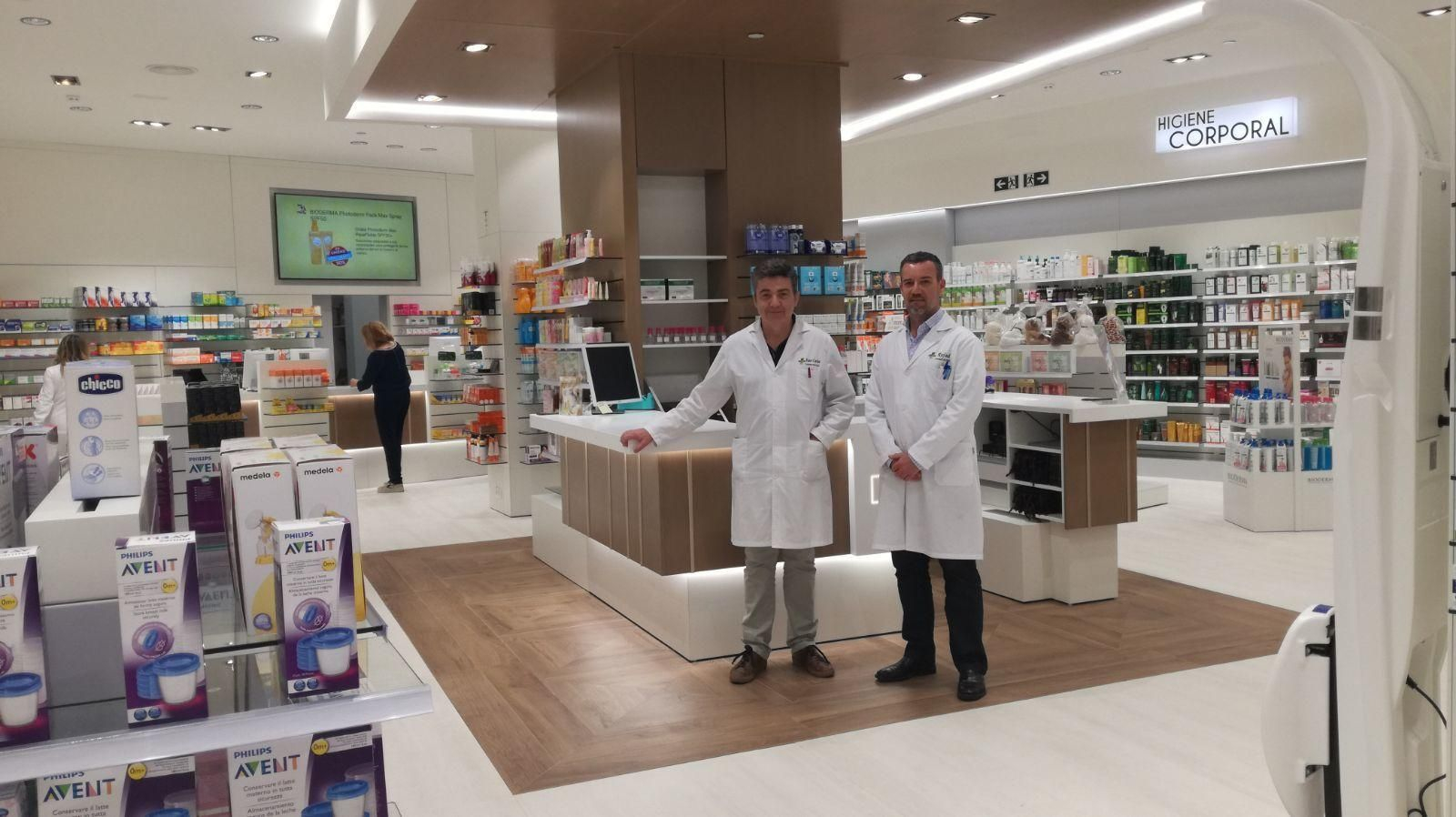 Juan Carlos Herrera y Rafael Montañes son los propietarios de la nueva farmacia que podrán disfrutar los jerezanos.