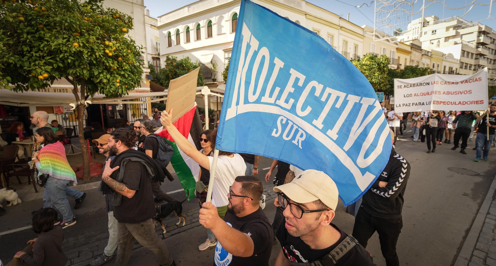 Imágenes de la numerosa participación en la manifestación 'Jerez por la Vivienda'