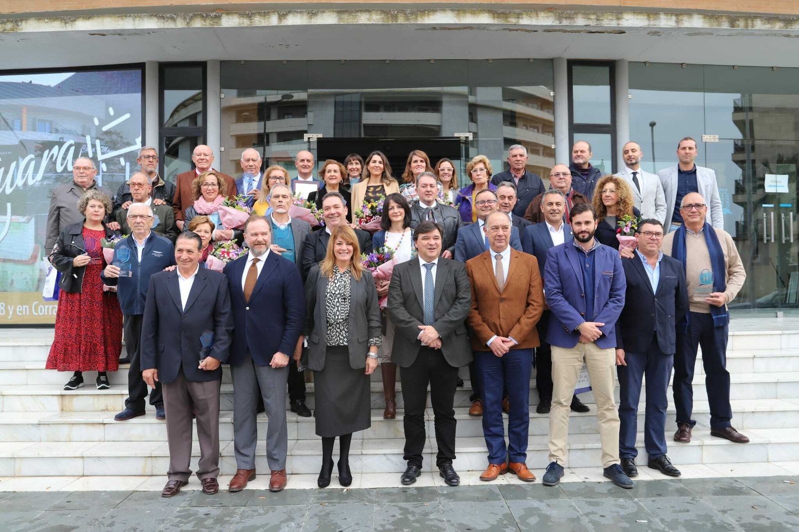 Foto de familia de los galardonados en el III Día del Comercio.