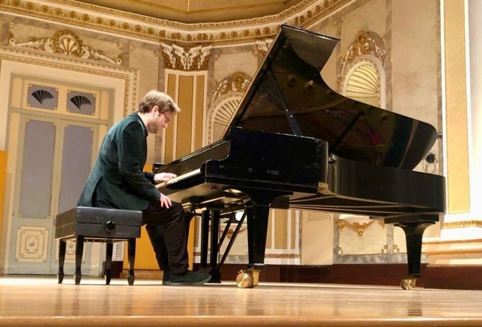 Manuel López, 'El Pianista de la Mano Izquierda'.