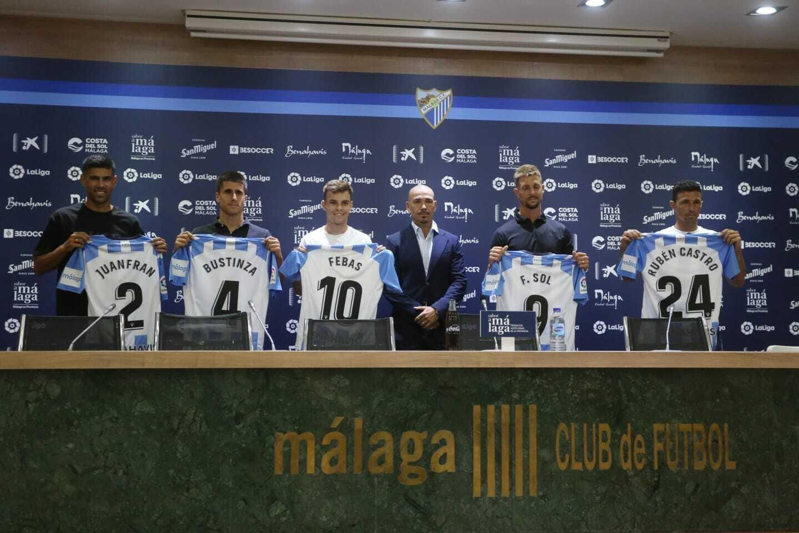 Fotos: El Málaga presenta cinco fichajes de una tacada