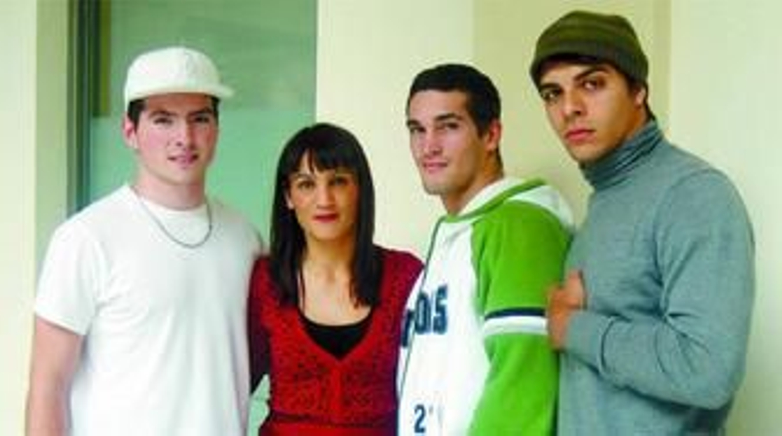 Olga Manzano, entre los miembros de Arcopom Crew.