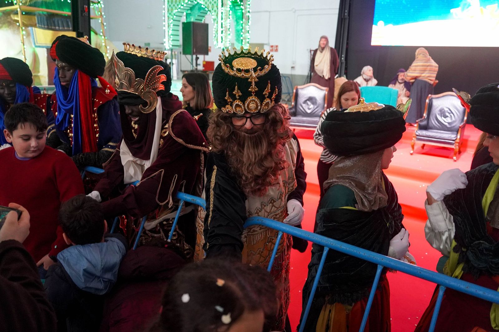 La especial cabalgata de los Reyes Magos en la Nave Ejidomar de El Ejido, en imágenes