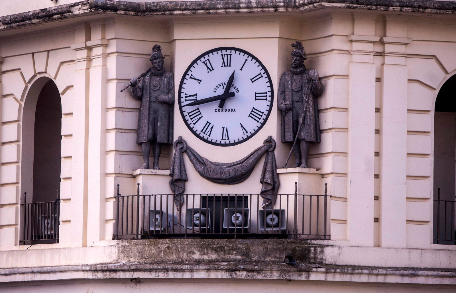 Reloj de la plaza de Las Tendillas.