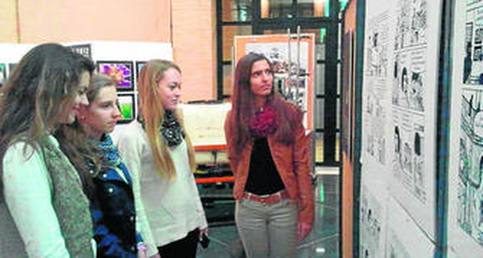 La muestra atrajo a algunos de los jóvenes.