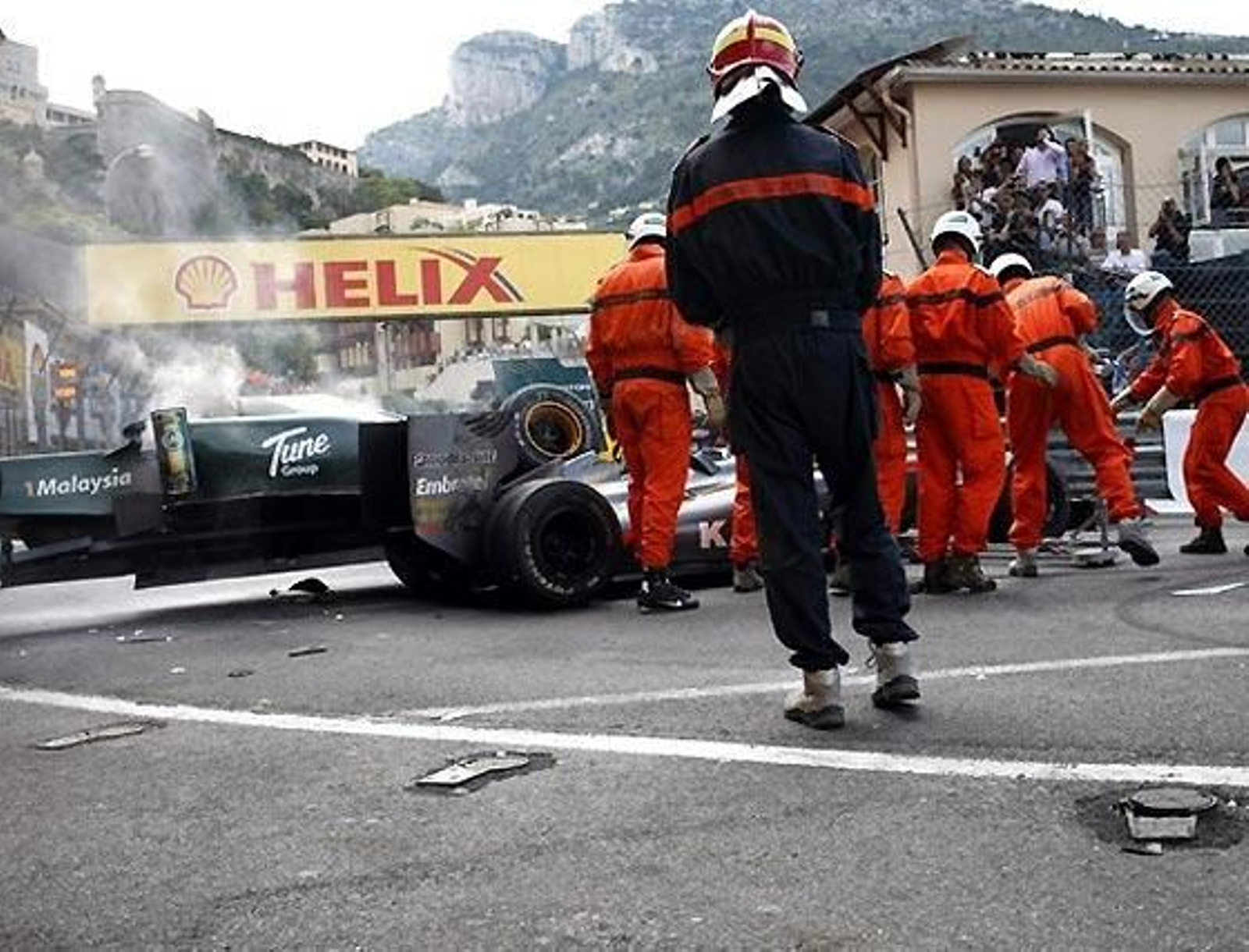Accidente entre Jarno Trulli (Lotus) y Karun Chandhok (Hispania).

Foto: Getty