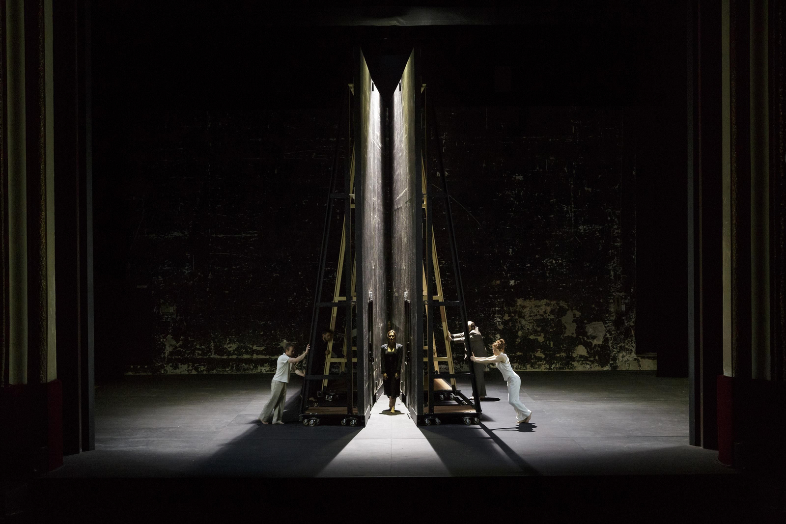 Una imagen de la impresionante escenografía creada por Aurélien Bory.