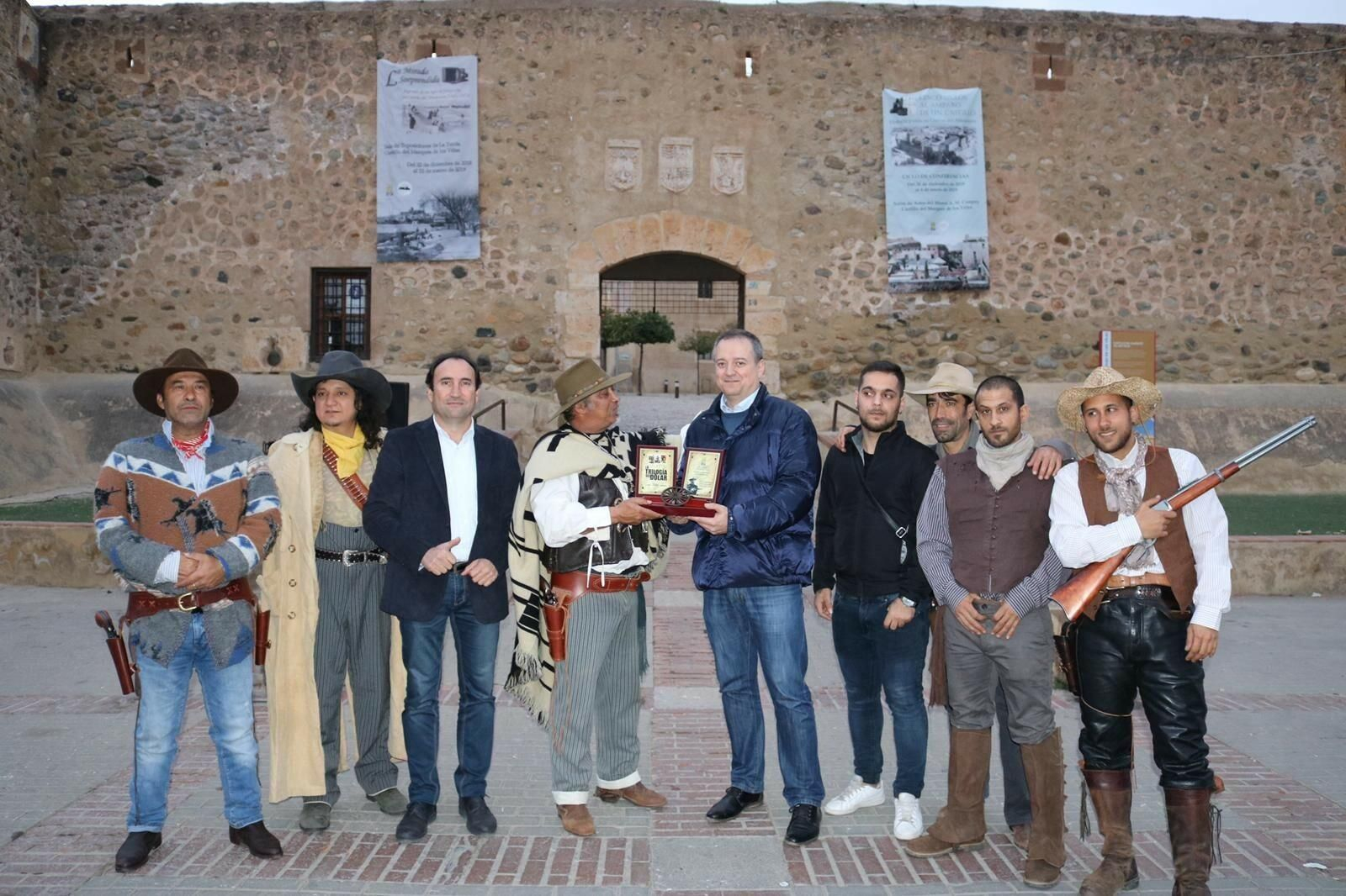 El concejal Indalecio Modesto con el grupo de especialistas que se dieron cita en Cuevas