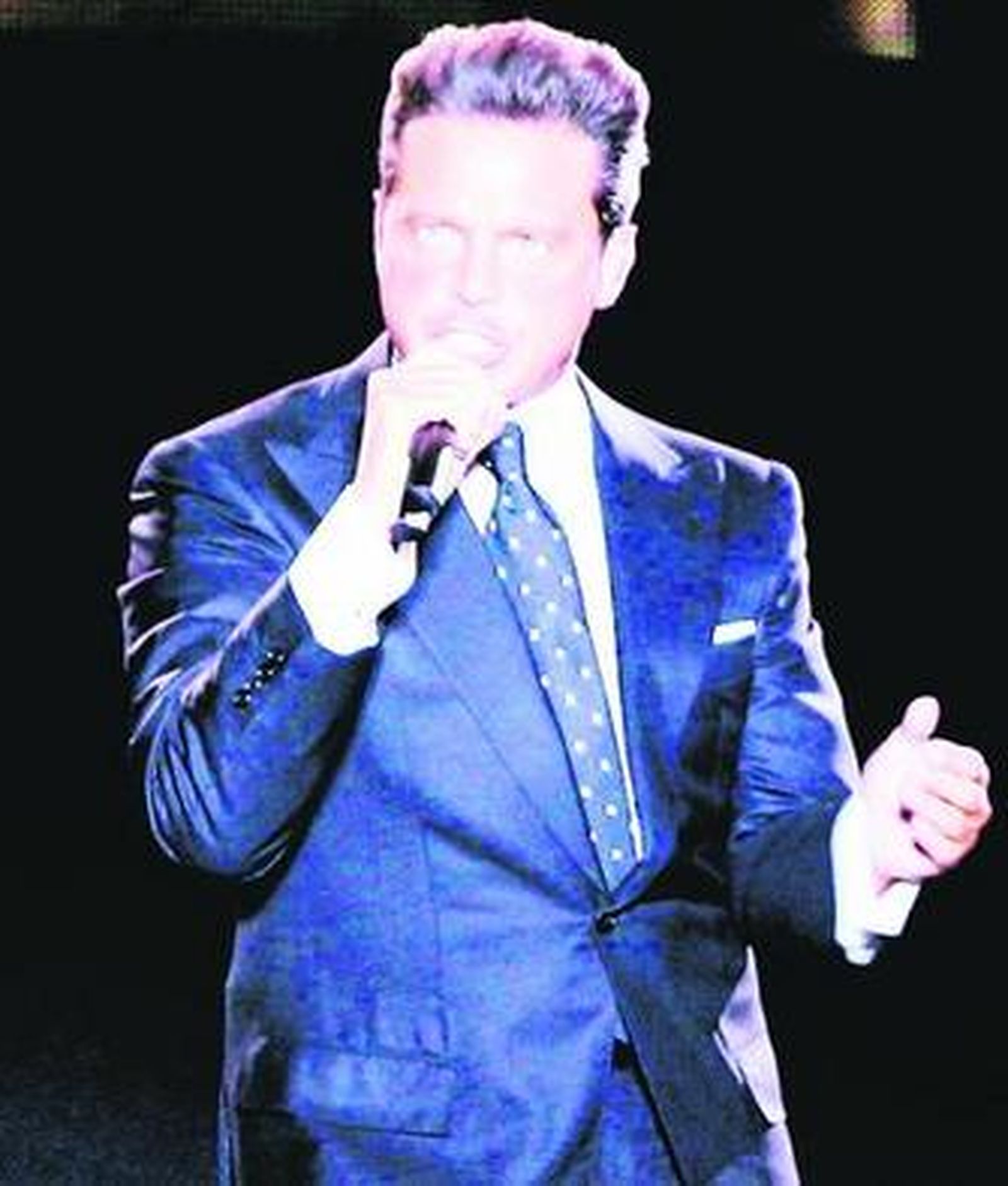 El cantante Luis Miguel durante una de sus actuaciones.