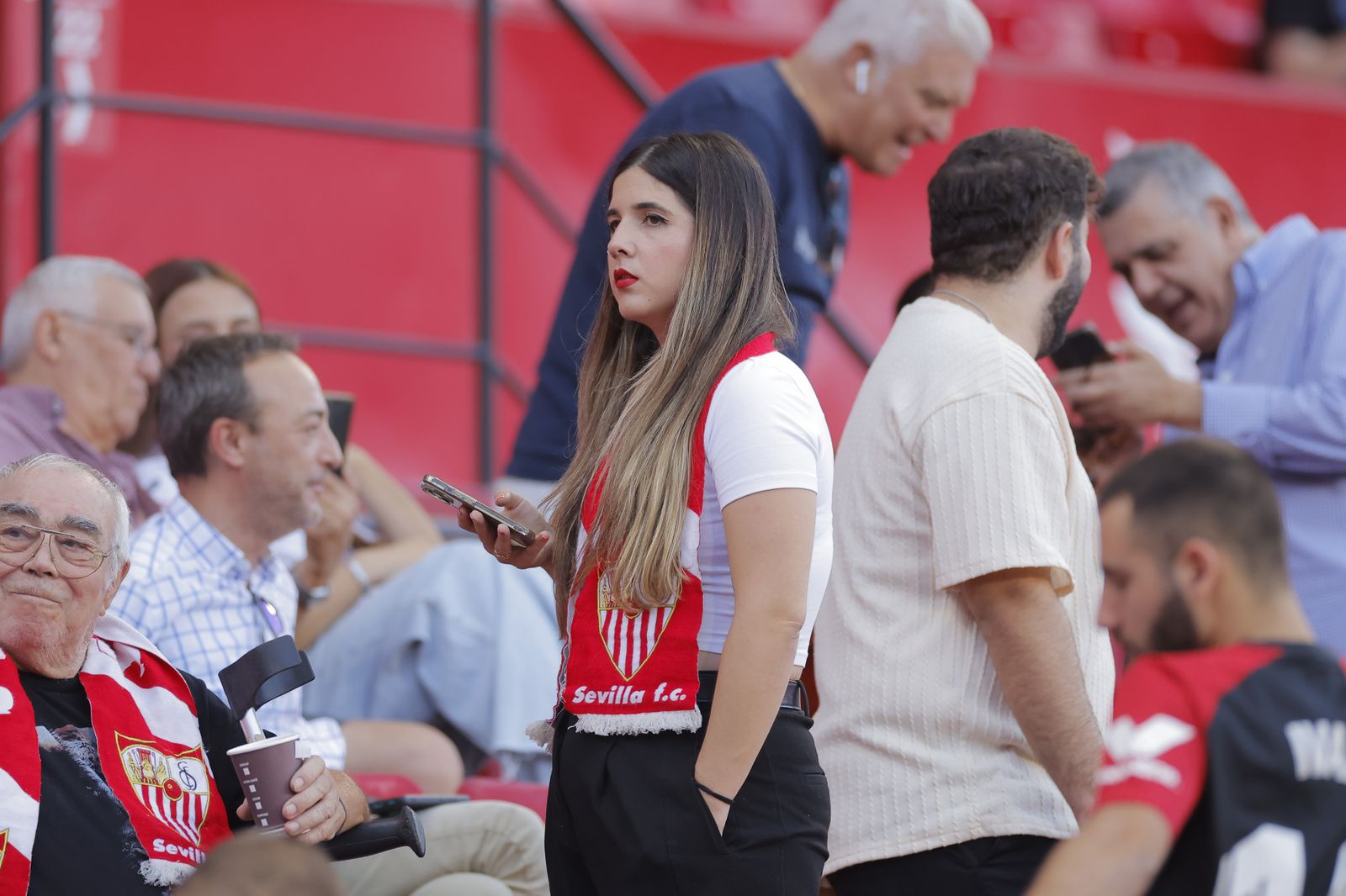 Búscate en las fotos del Sevilla-Almería