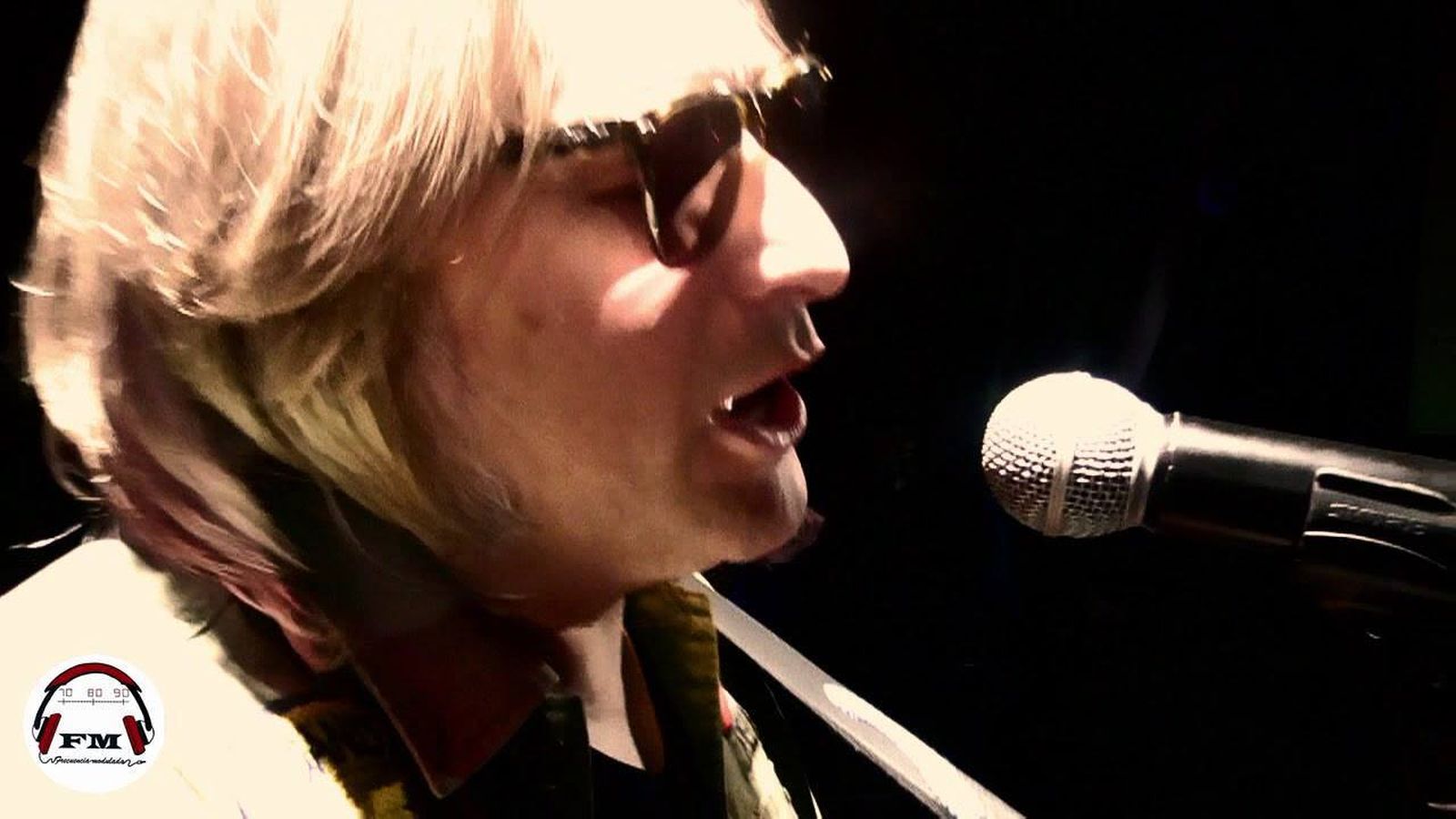 Antonio Pérez Rubio, la imagen y la voz de John Lennon en Almería.