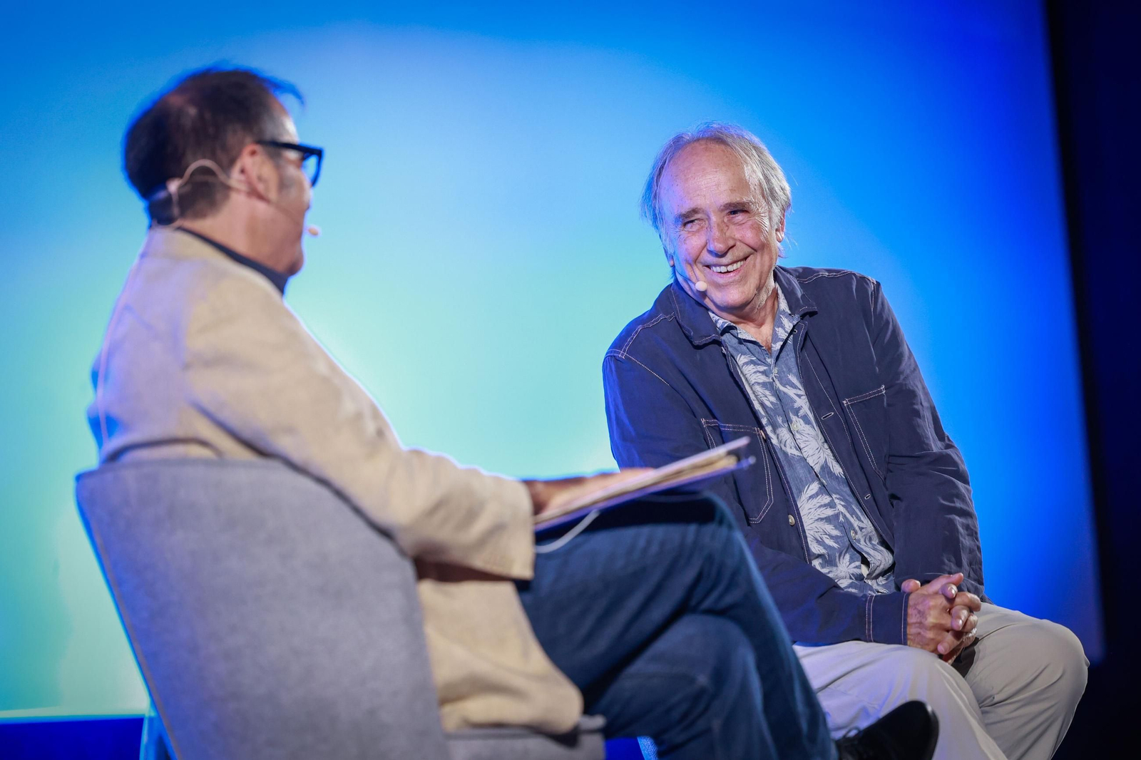 Charla con Joan Manuel Serrat en las vísperas del 24 de Septiembre en San Fernando: las imágenes del acto