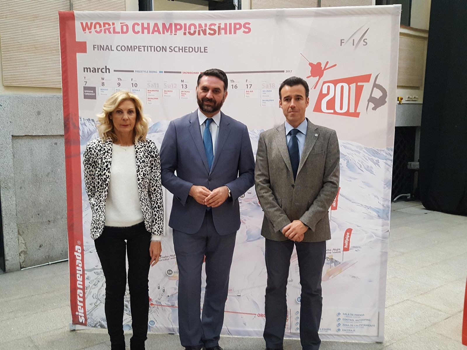 Representantes de la Junta de Andalucía y Cetursa en la presentación de la campaña invernal de Sierra Nevada en Madrid.