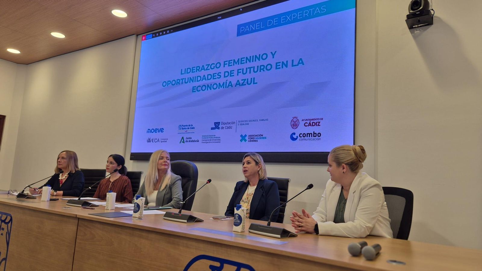 Mesa de Expertas “Liderazgo Femenino y oportunidades de futuro en la Economía Azul”, moderada por Blanca Merino, coordinadora provincial del Instituto Andaluz de la Mujer en Cádiz.