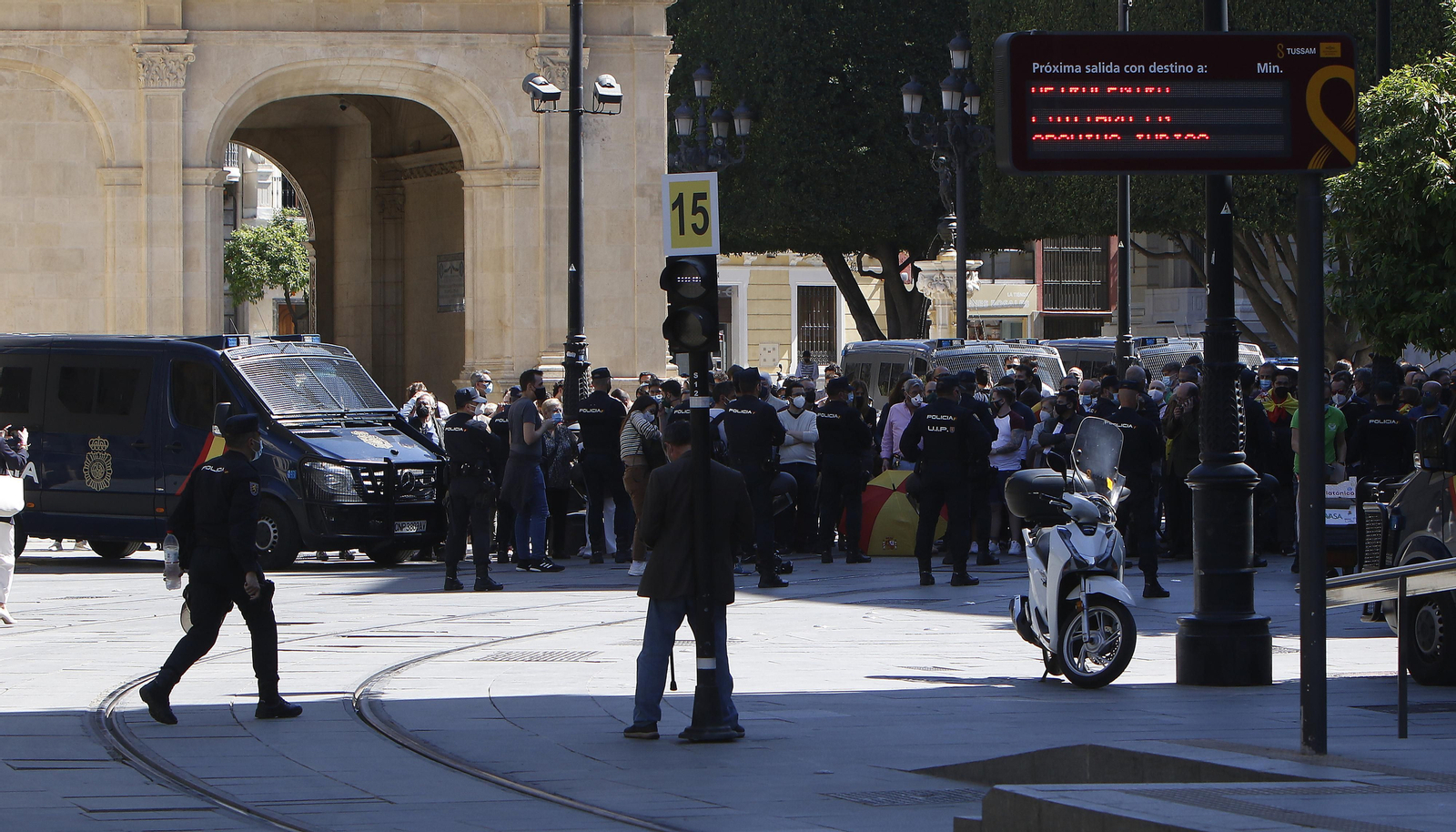 Cierran Plaza Nueva para una R.P. de Santiago Abascal