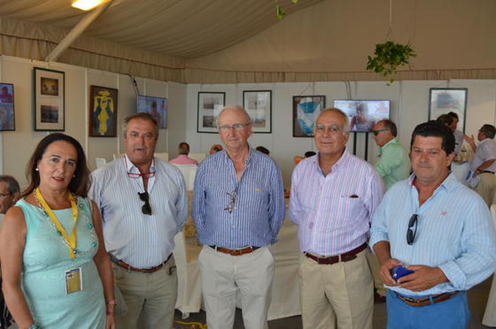 María del Carmen Guirado, el presidente de la Sociedad de Carreras Rafael Hidalgo, José Gómez, José María Medina y Hermenegildo Mergelina Díez.  Foto: Ignacio Casas de Ciria